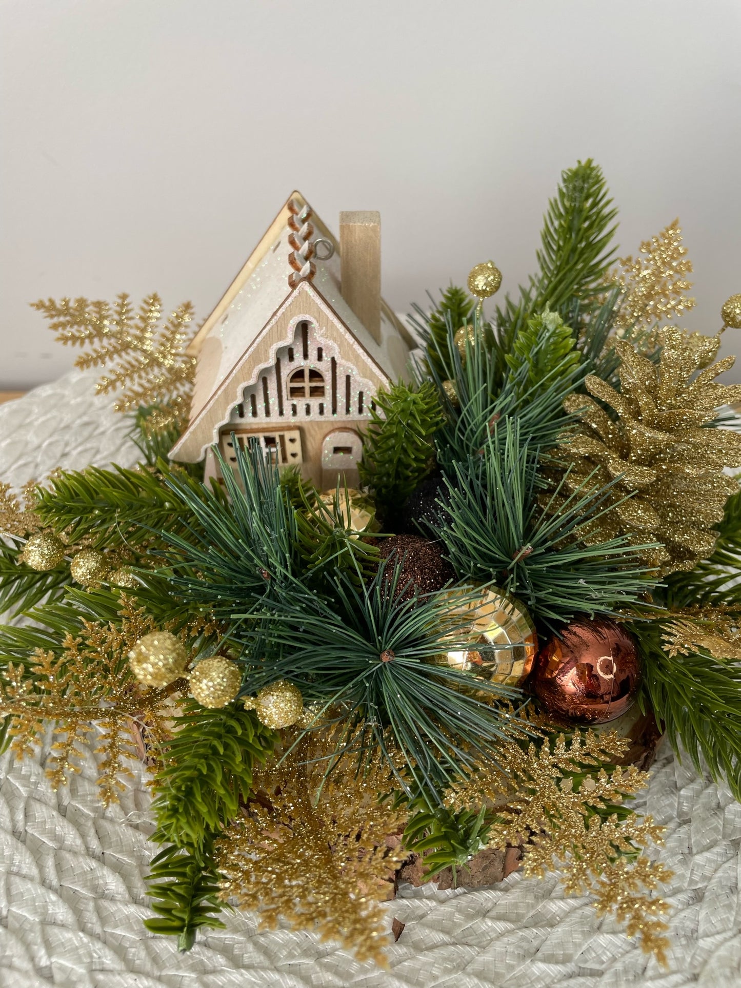 “La Cabane” centerpiece