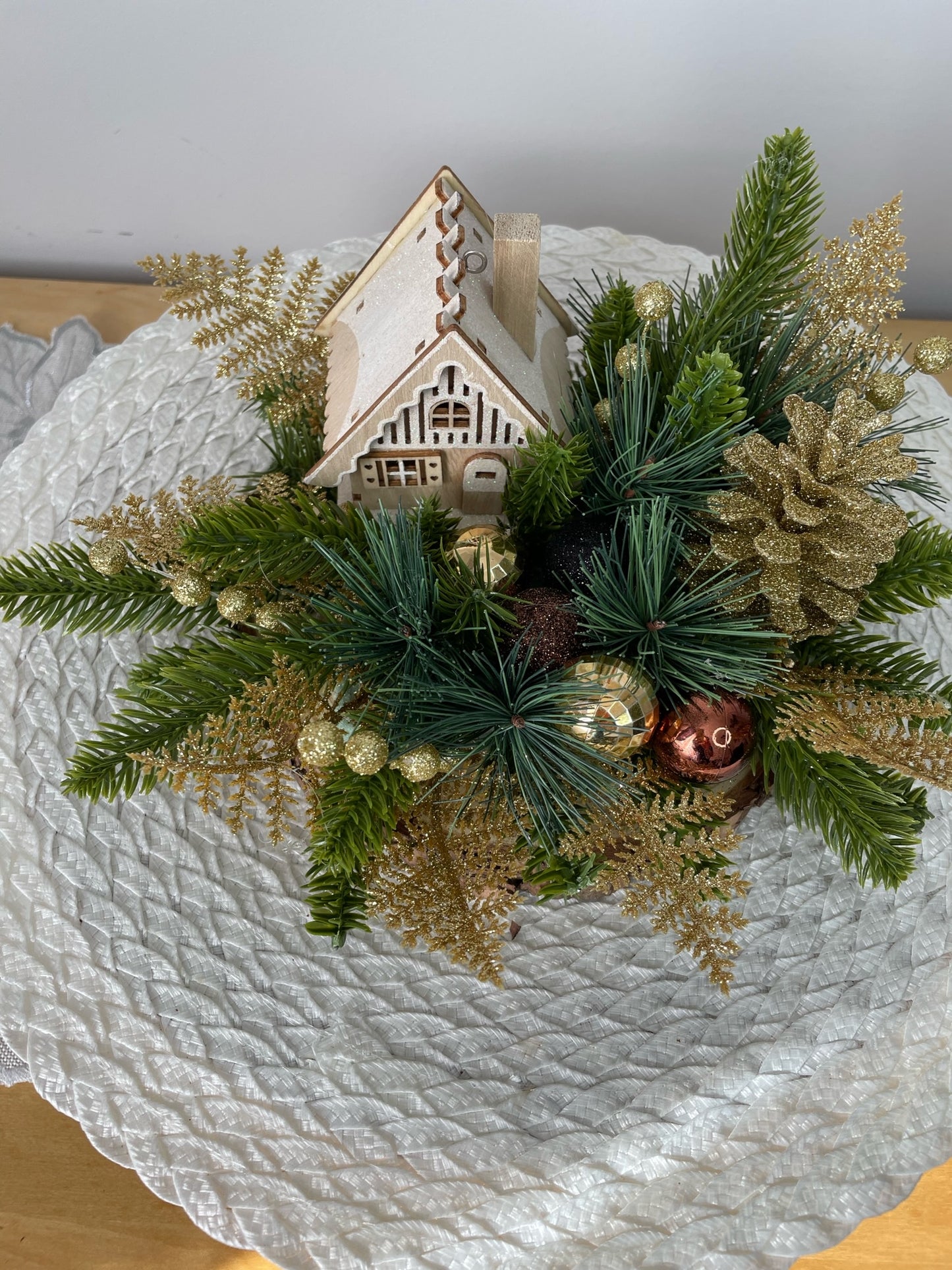 “La Cabane” centerpiece