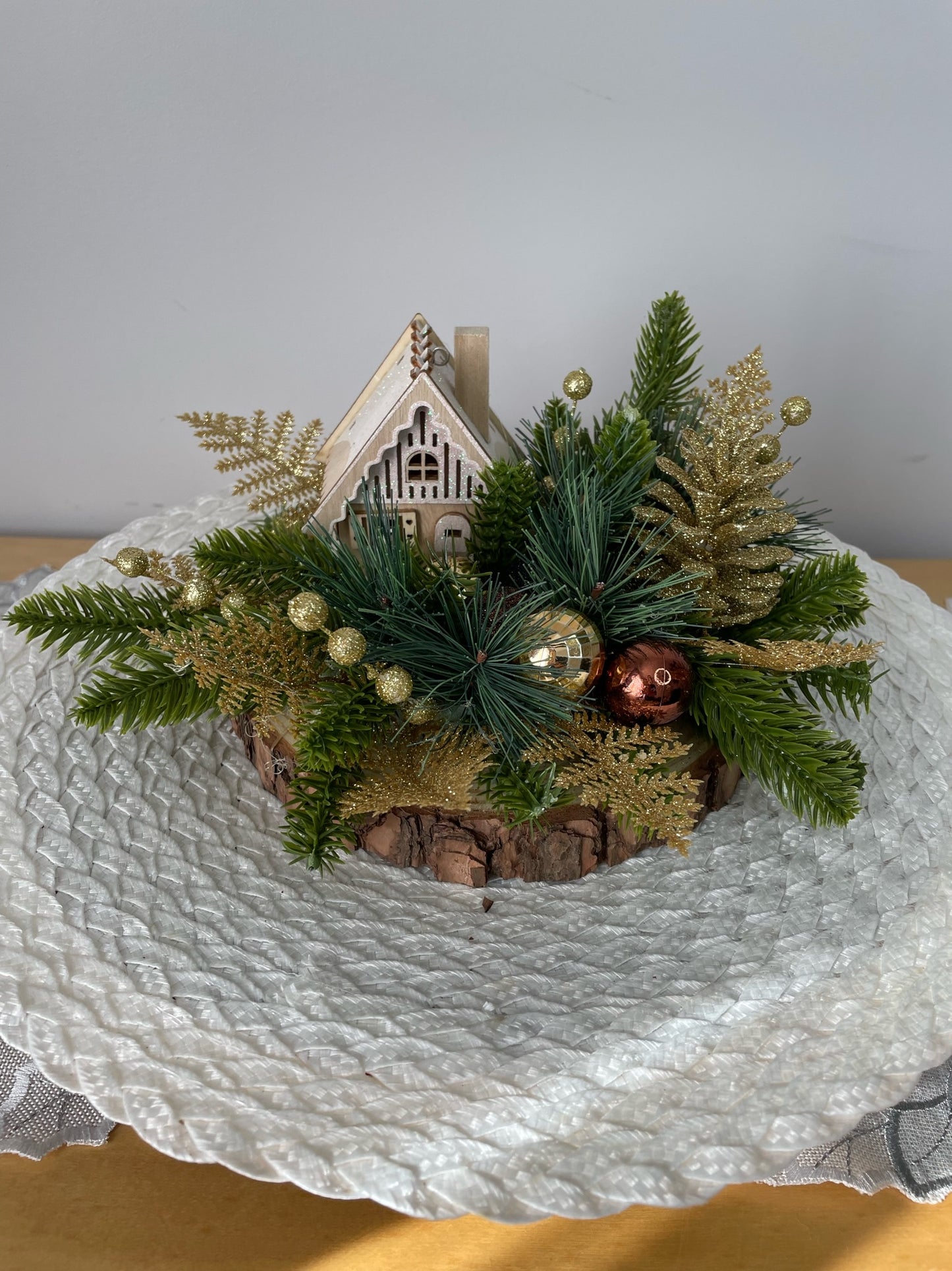 “La Cabane” centerpiece