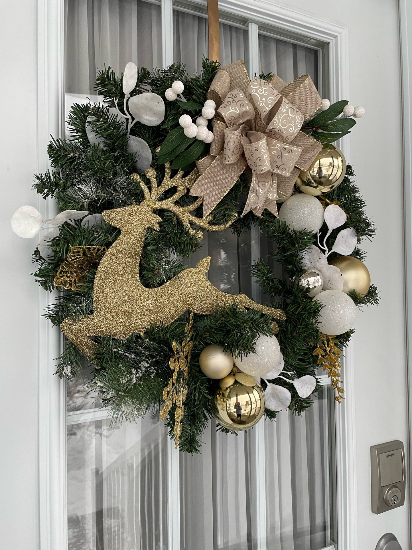 Christmas wreath "The Reindeer with the Golden Nose"
