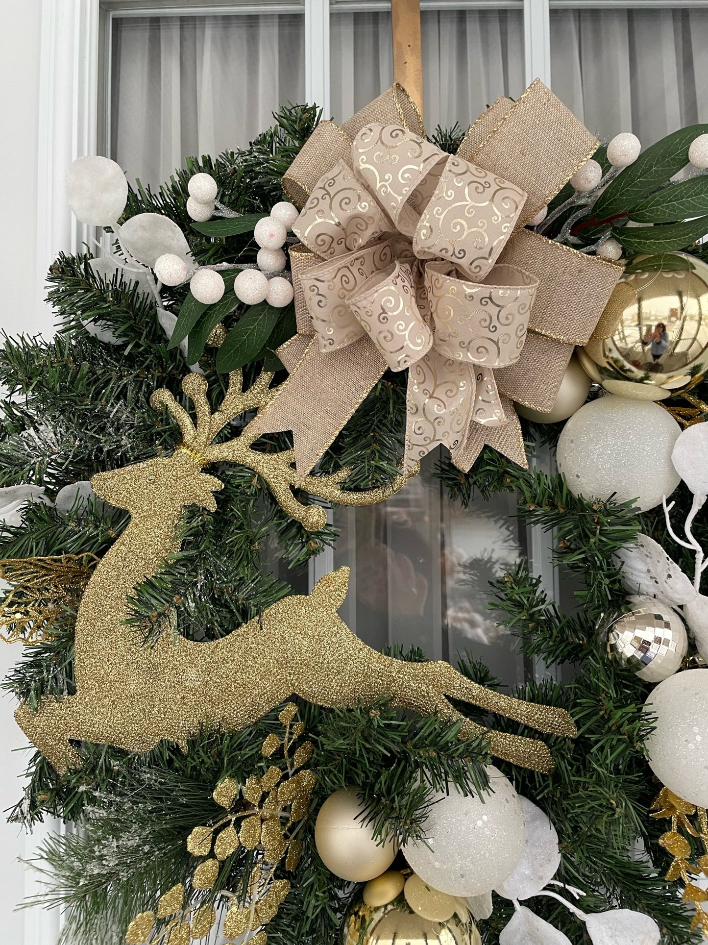 Christmas wreath "The Reindeer with the Golden Nose"