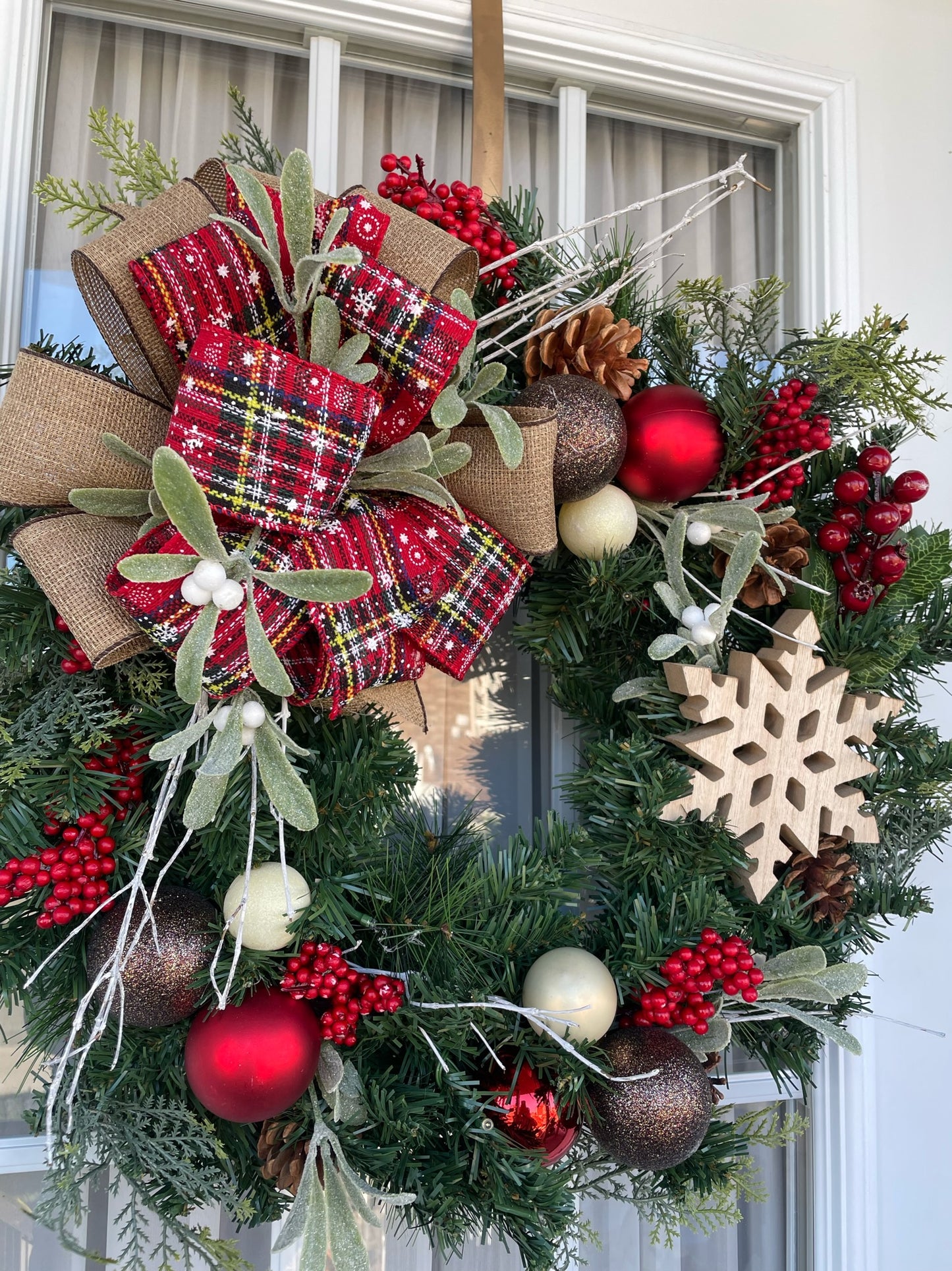 Christmas wreath "The snowflake"