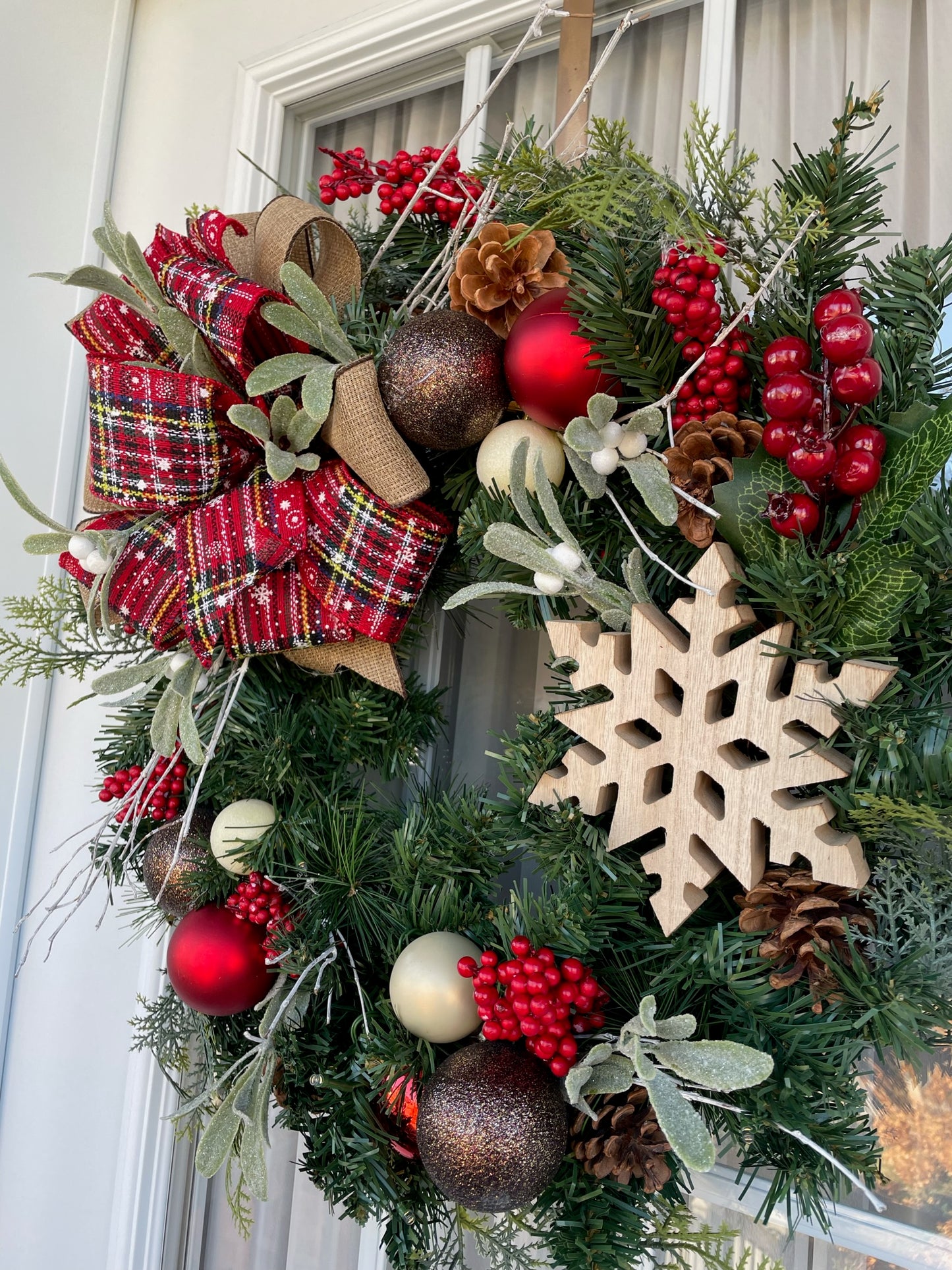 Christmas wreath "The snowflake"